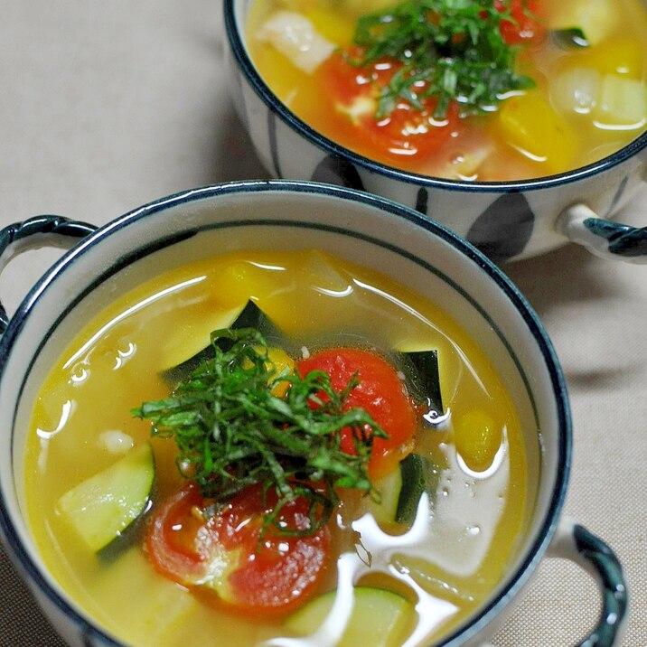 色とりどりの夏野菜のスープ